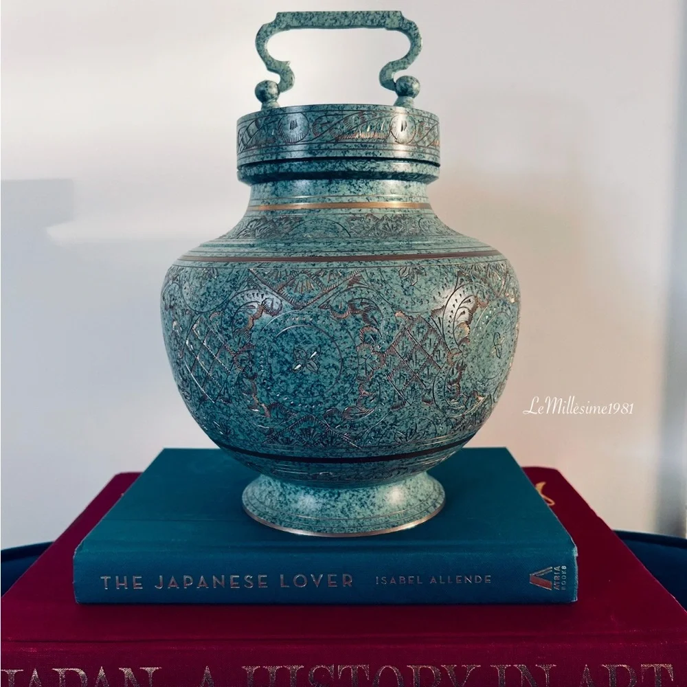 Vintage Timeless Oriental Engraved Brass Jar with Lid - Picture 1 of 7
